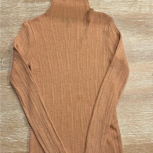 Fate Ribbed Turtleneck Sweater in Warm Brown